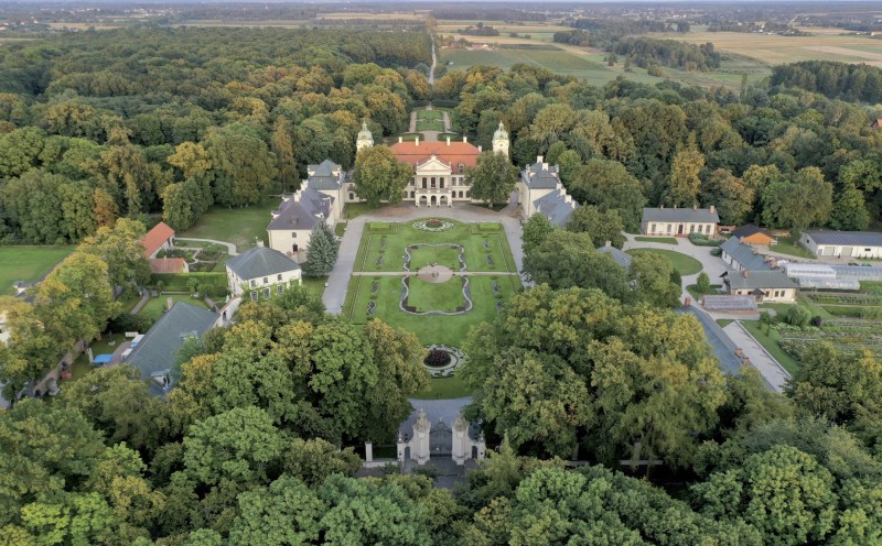 Pałac w kozłówce –
zespół pałacowo-parkowy rodziny
Zamoyskich