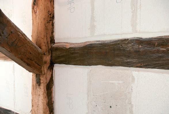 Płyty Multipor są łatwe w montażu i obróbce – można je dociąć do dowolnego kształtu za pomocą piły widiowej czy doszlifować pacą.