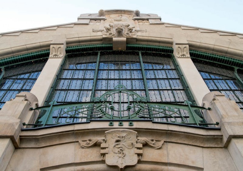 Po renowacji budynków bramnych znów można podziwiać dekorację rzeźbiarską – dzieło Zygmunta Józefa Otto.