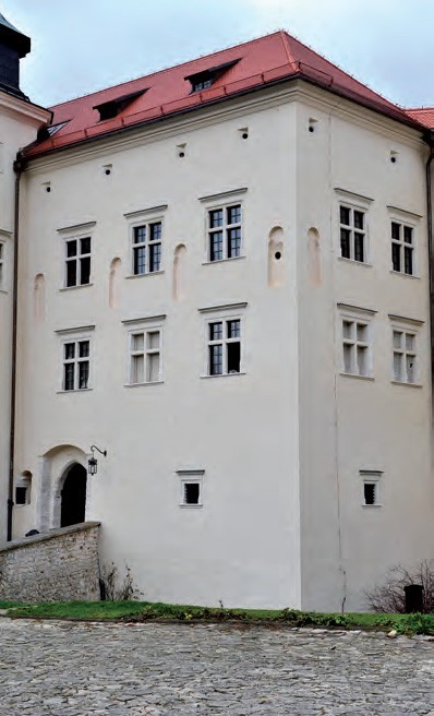 Malowane renesansowe „ślepe okna” w blendach po konserwacji. Fot. Jakub Śliwa.