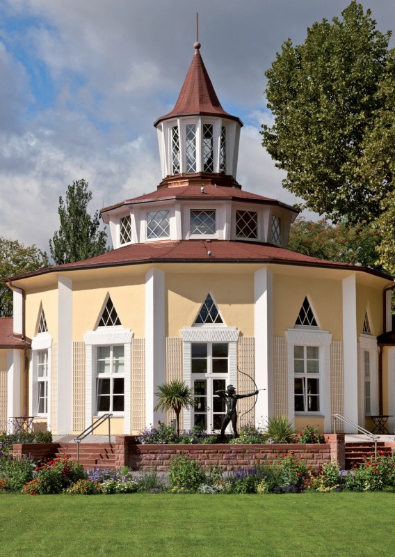 Budynek centrum konferencyjnego w Ebertparku w Ludwigshafen nad Renem – obiekt referencyjny Caparol pomalowany farbą Histolith© Sol-Silikat.