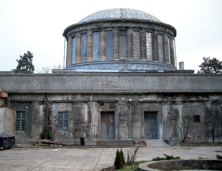 Stan obiektu przed i w trakcie remontu.
Fot. R. Wójtowicz.