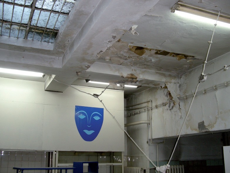 Stan obiektu przed i w trakcie remontu.
Fot. R. Wójtowicz.