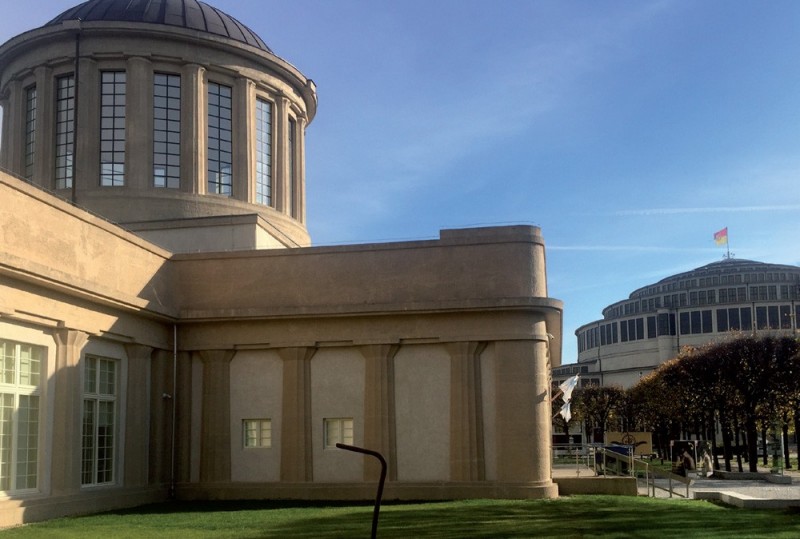 Elewacja południowa po konserwacji; w tle Hala Stulecia.