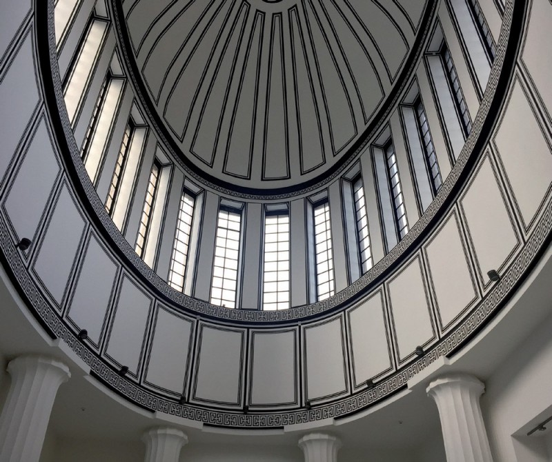 Dekorowane wnętrze eliptycznej kopuły północnej.