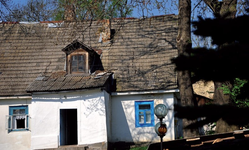 Do dzisiaj spotyka się
także farby i tynki
samodzielnie
przygotowane na bazie
wapna gaszonego,
używane do uzupełnień
i „pobiały” ścian starych
domów i budynków
gospodarczych.