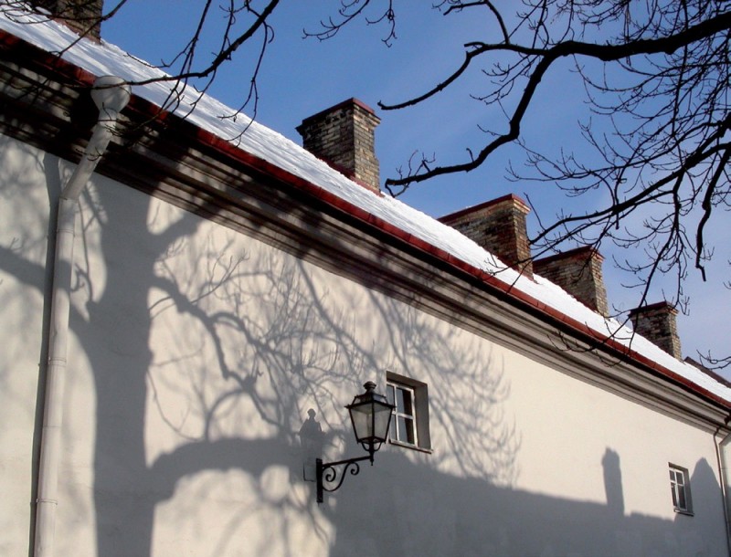 Tynki cementowe
do niedawna często
stosowano na ścianach
„dla wzmocnienia”,
obecnie powoli
zastępowane są przez
gotowe mieszanki
(np. na bazie cementu
i wapna trasowego).