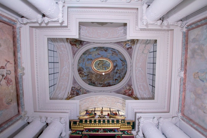 Wnętrze kaplicy
Królewskiej
po konserwacji.
Widok na sklepienie
kopuły, 2012 r.
Fot. K. Michałowski
