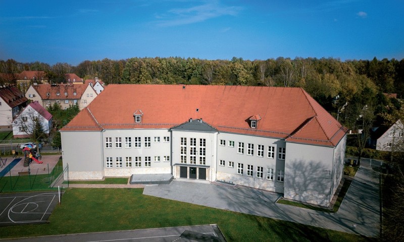 Zabytkowy budynek
Szkoły Podstawowej nr 2
w Gliwicach poddany
termoizolacji przy użyciu
płyt Kooltherm® K5
Izolacja ścian