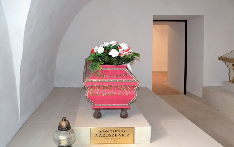 Sarkofag Adama
Naruszewicza w krypcie
pod prezbiterium
kościóła pw. Trójcy
Świętej w Janowie
Podlaskim