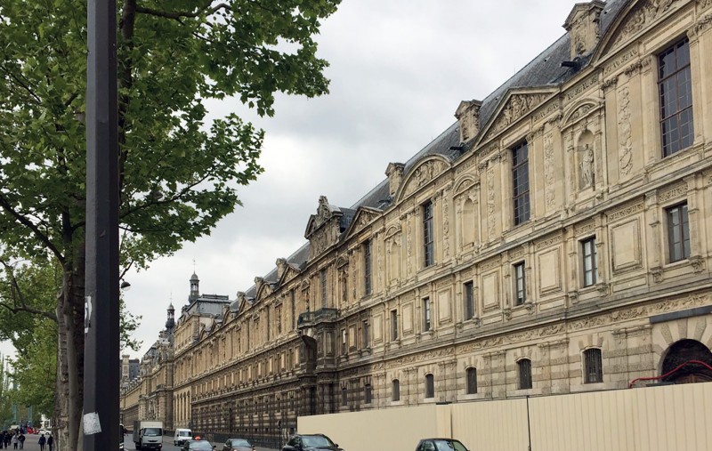 Muzeum Luwr w Paryżu
w trakcie oczyszczania
elewacji Remmers
Clean Galena