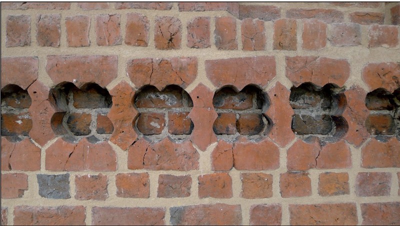 Przykłady ceramicznych
detali architektonicznych.
Fot.: M. Małachowicz