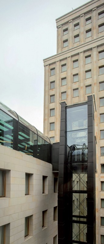 Hotel „Warszawa”
po remoncie (dawny
budynek „Prudential”)