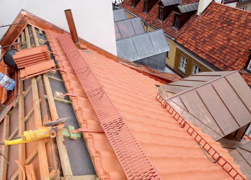 Dachówka Achat BMI Braas. Montaż komunikacji dachowej