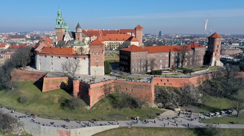 Wzgórze wawelskie od strony Wisły