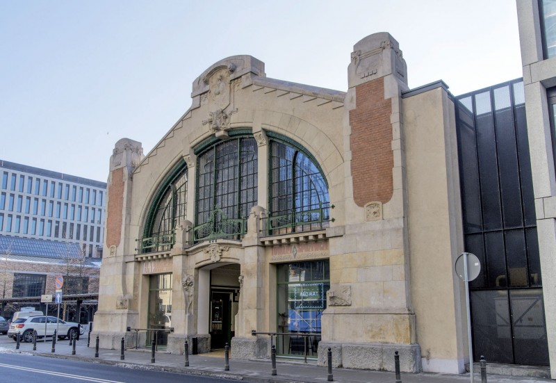 Mineralne płyty izolacyjne Multipor zostały użyte w jednym z najbardziej spektakularnych projektów rewitalizacyjnych w Warszawie ostatnich lat. W jego wyniku secesyjna hala Koszyki przemieniła się w nowoczesne zagłębie kulinarne.