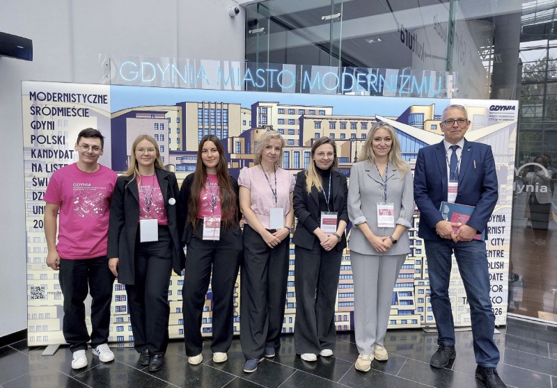 Organizatorzy konferencji z Biura MKZ i Referatu Współpracy z Zagranicą Urzędu Miasta – od lewej: Karol Łątkowski, Karolina Dawert, Maria Hotel, Anna Czerwińska, Luiza Skrzypkowska, Celina Łozowska i Robert Hirsch