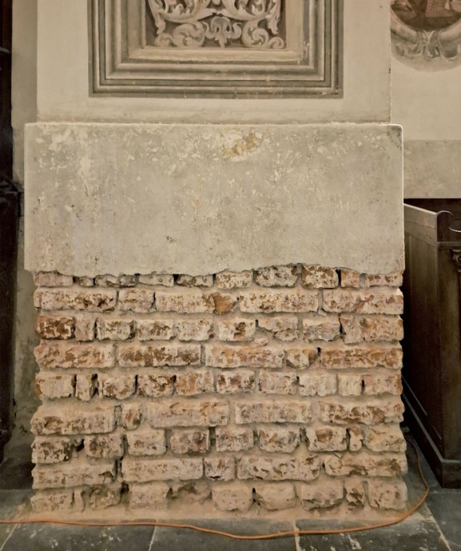 Odsłonięte fragmenty murów