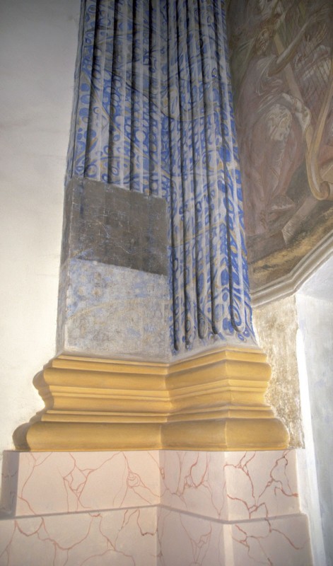 Pozostawione fragmenty oryginalnych warstw malarskich