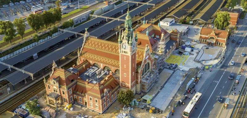 Dworzec PKP Gdańsk Główny – pokrycie dachowe z dachówki ceramicznej Mondo 15