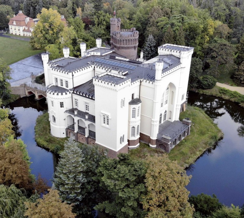 Widok zamku po renowacji od strony południowo-zachodniej